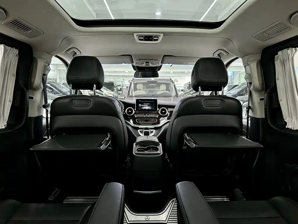 Mercedes-Benz V-Class 2018 — фото 17