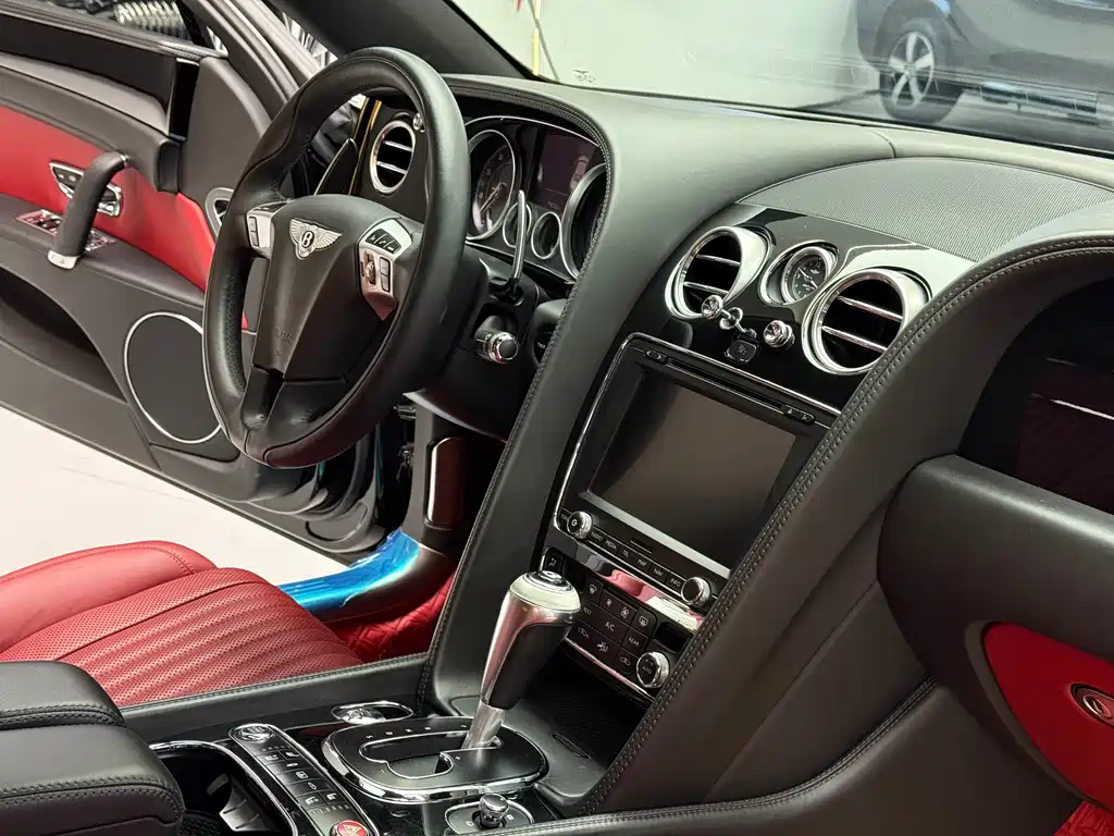 Bentley Flying Spur 2018 — фото 13