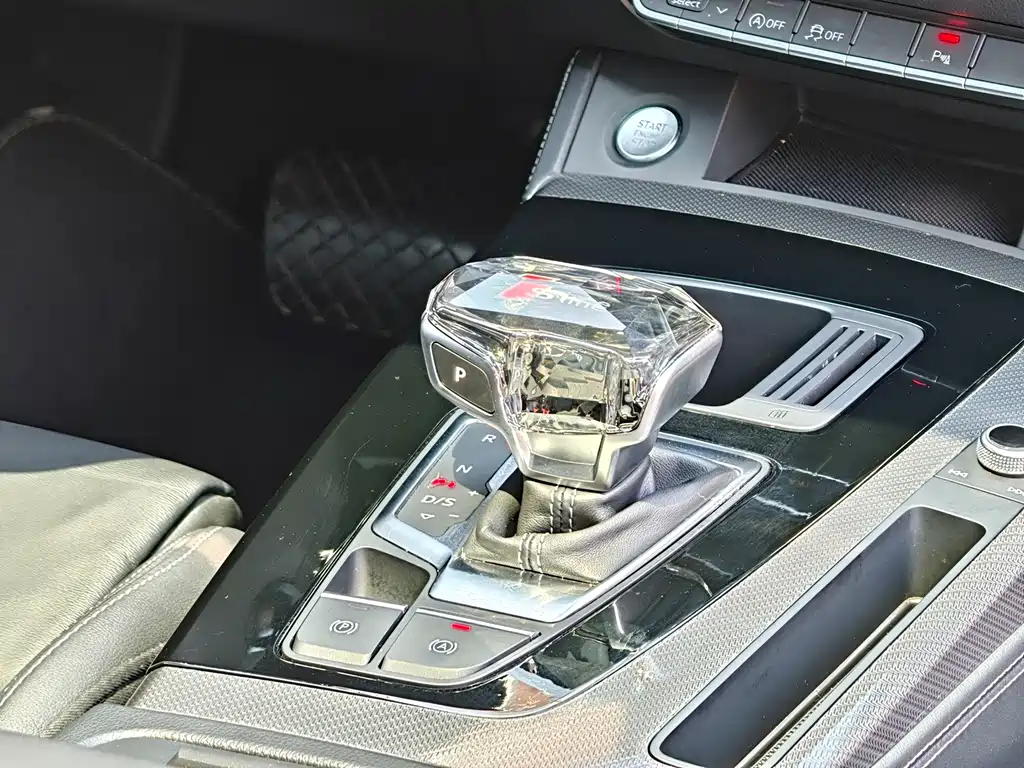 Audi Q5L 2023 — фото 14