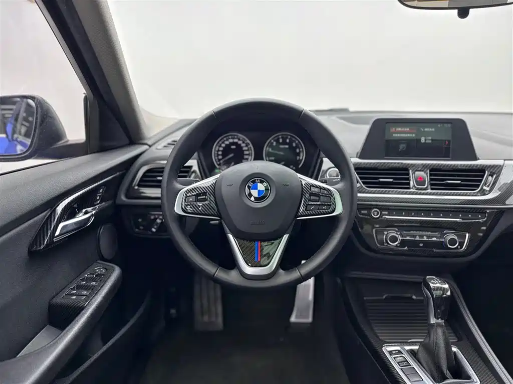 BMW 1 Series 2019 — фото 9