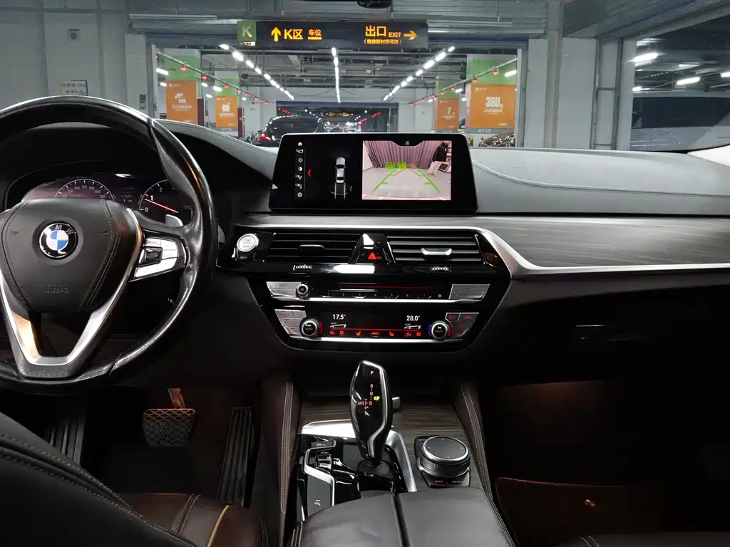 BMW 5 Series 2019 — фото 12