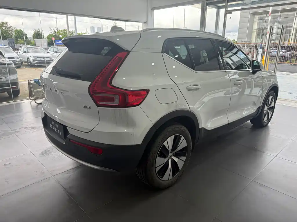 Volvo XC40 2024 — фото 8