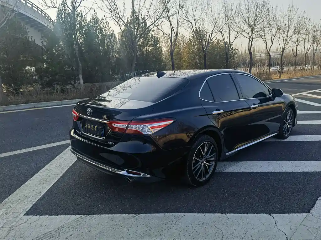 Toyota Camry 2023 — фото 6