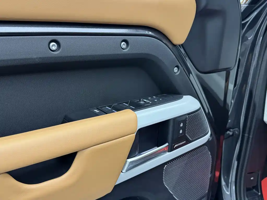 Land Rover Defender 2024 — фото 13
