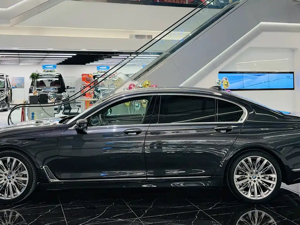 BMW 7 Series 2017 — фото 3