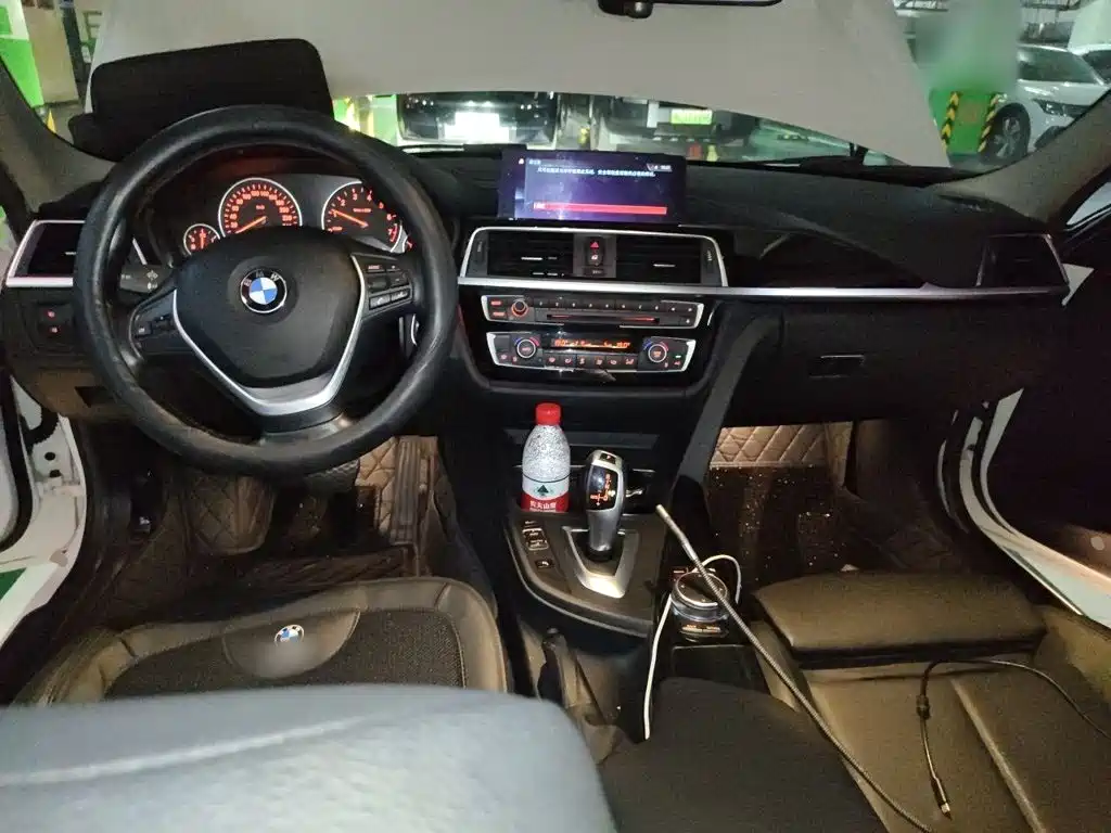 BMW 3 Series 2019 — фото 10