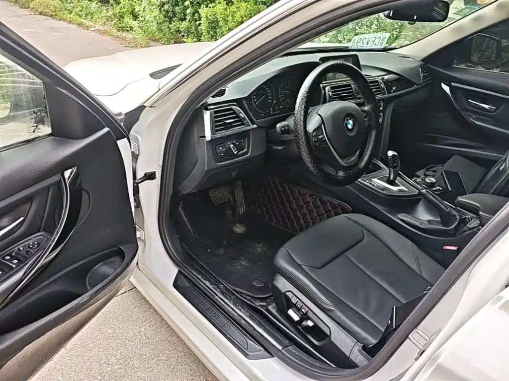 BMW 3 Series 2017 — фото 16