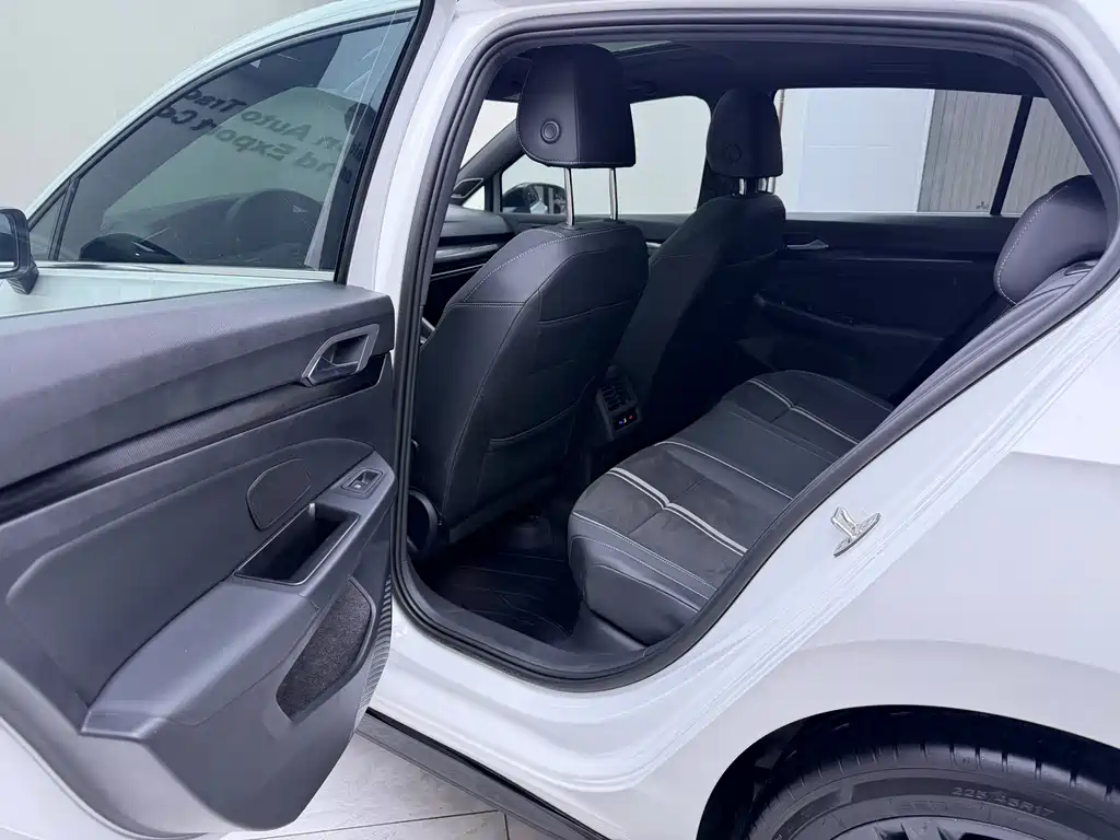 Volkswagen Golf 2023 — фото 16