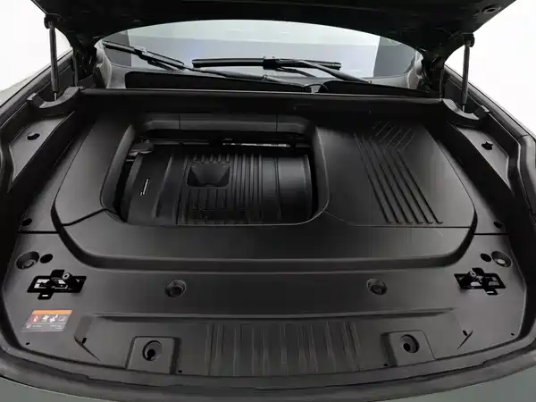 Lynk & Co 09 EM-P 2024