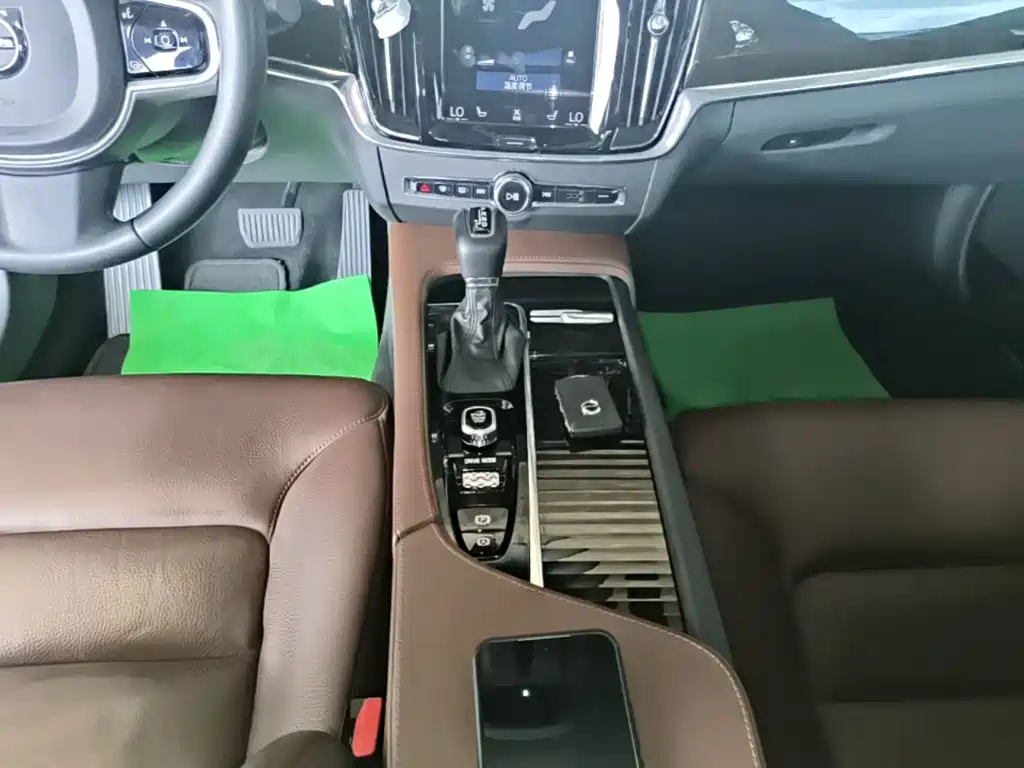 Volvo S90 2017 — фото 14