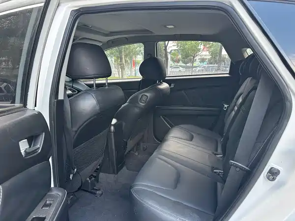 Luxgen You6 SUV 2015