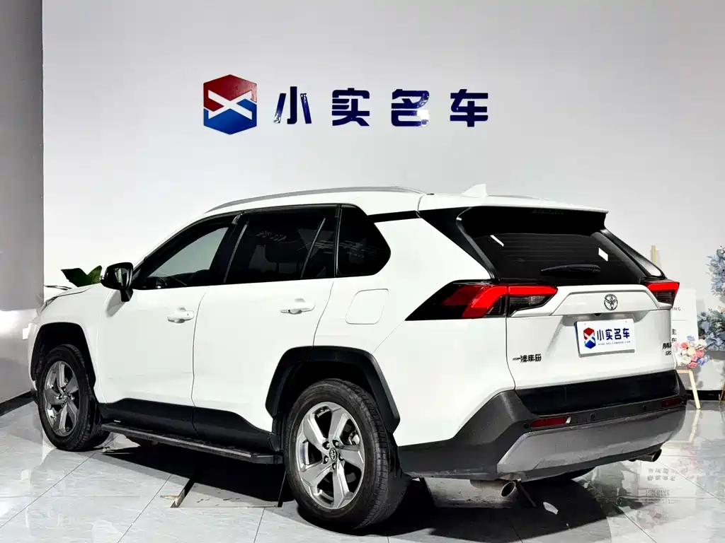 Toyota RAV4 2022 — фото 9