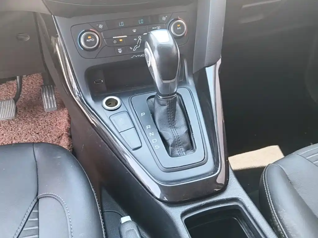 Ford Focus 2015 — фото 14