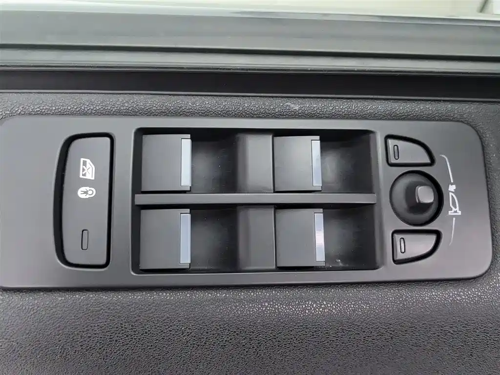Land Rover Discovery Sport 2018 — фото 9