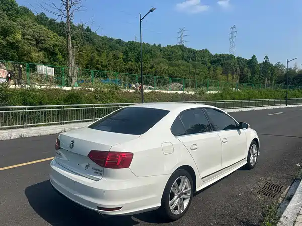 Volkswagen Sagitar 2018