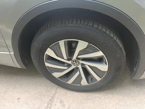 Volkswagen Tiguan L Plug-In Hybrid 2024