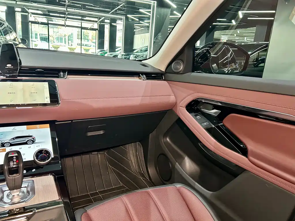 Land Rover Evoque 2023 — фото 26
