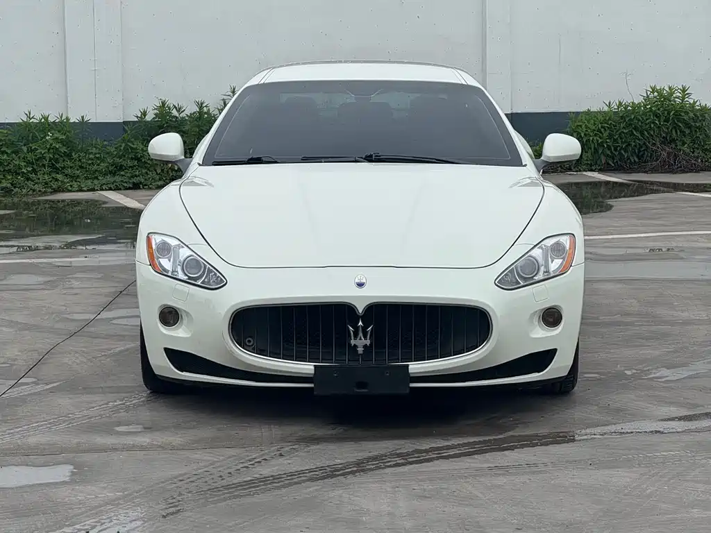 Maserati GranTurismo 2010 — фото 2