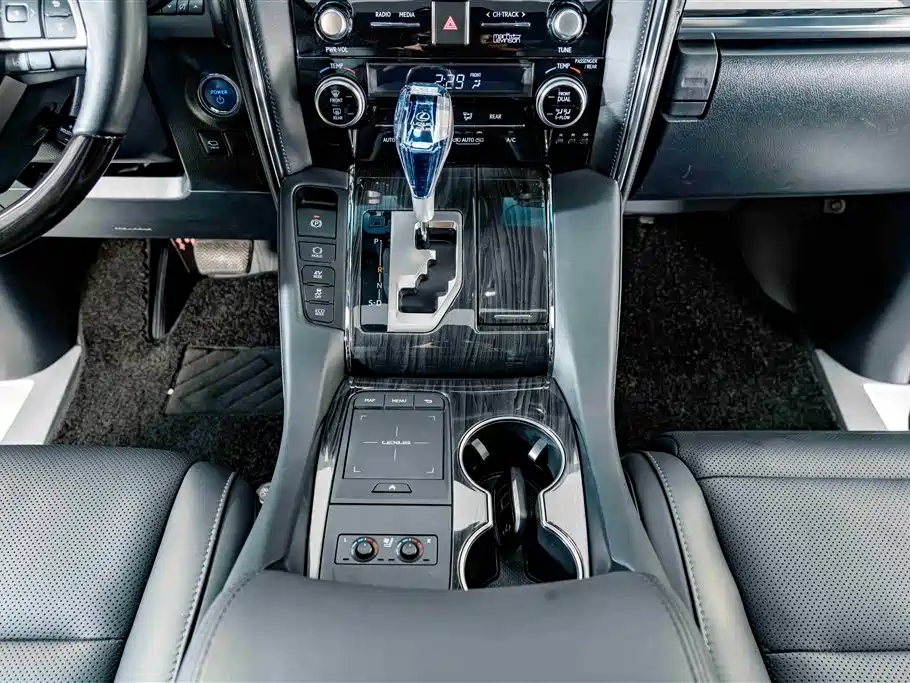 Lexus LM 2023 — фото 14
