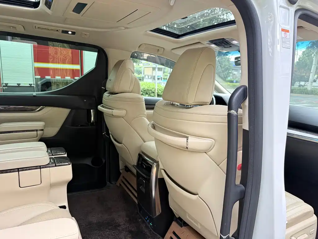 Toyota Alphard 2020 — фото 27