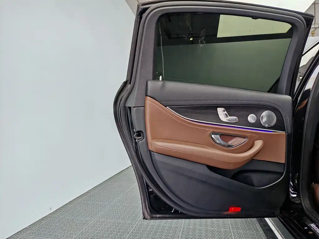 Mercedes-Benz E-Class 2020 — фото 14