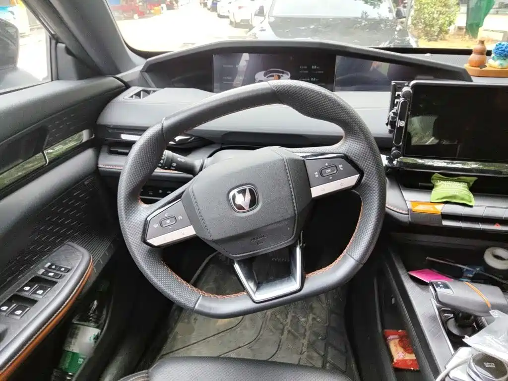 Changan UNI-V Smart Electric Idd 2023 — фото 11