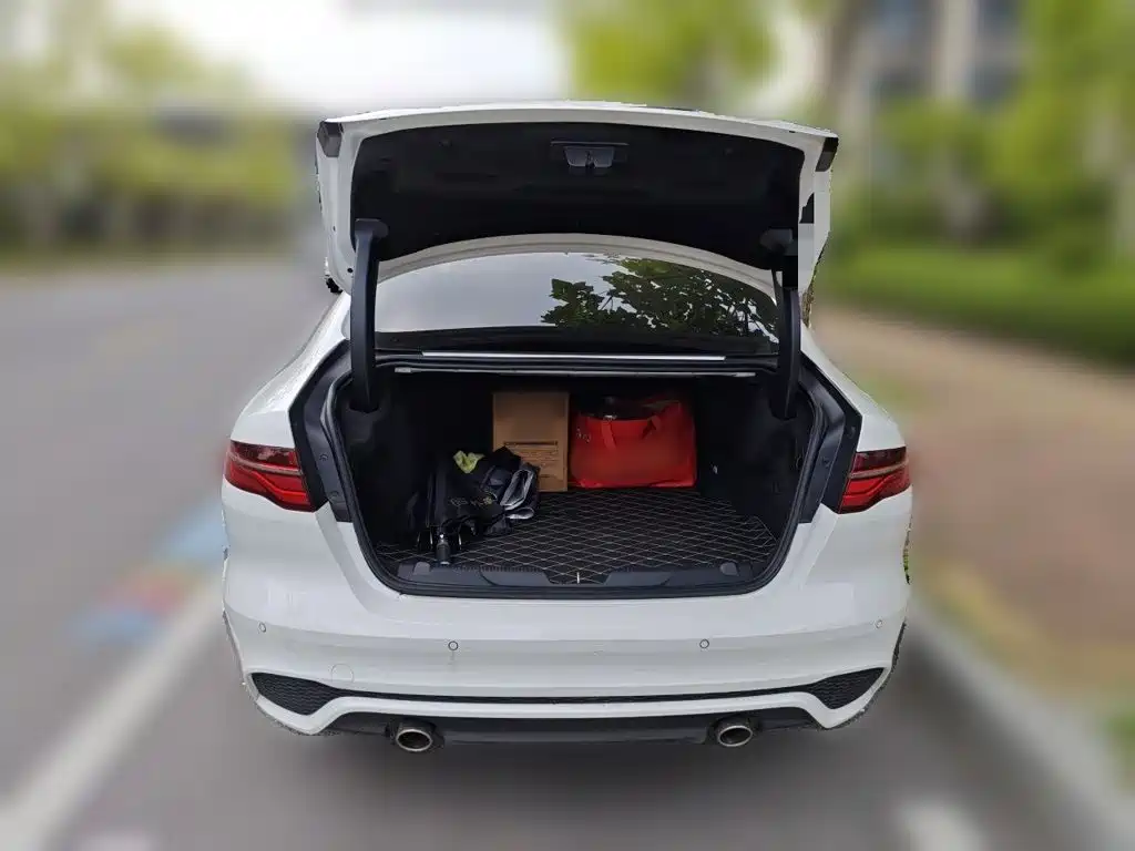 Jaguar XEL 2021 — фото 10