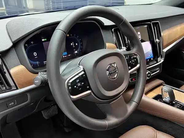Volvo S90 2023