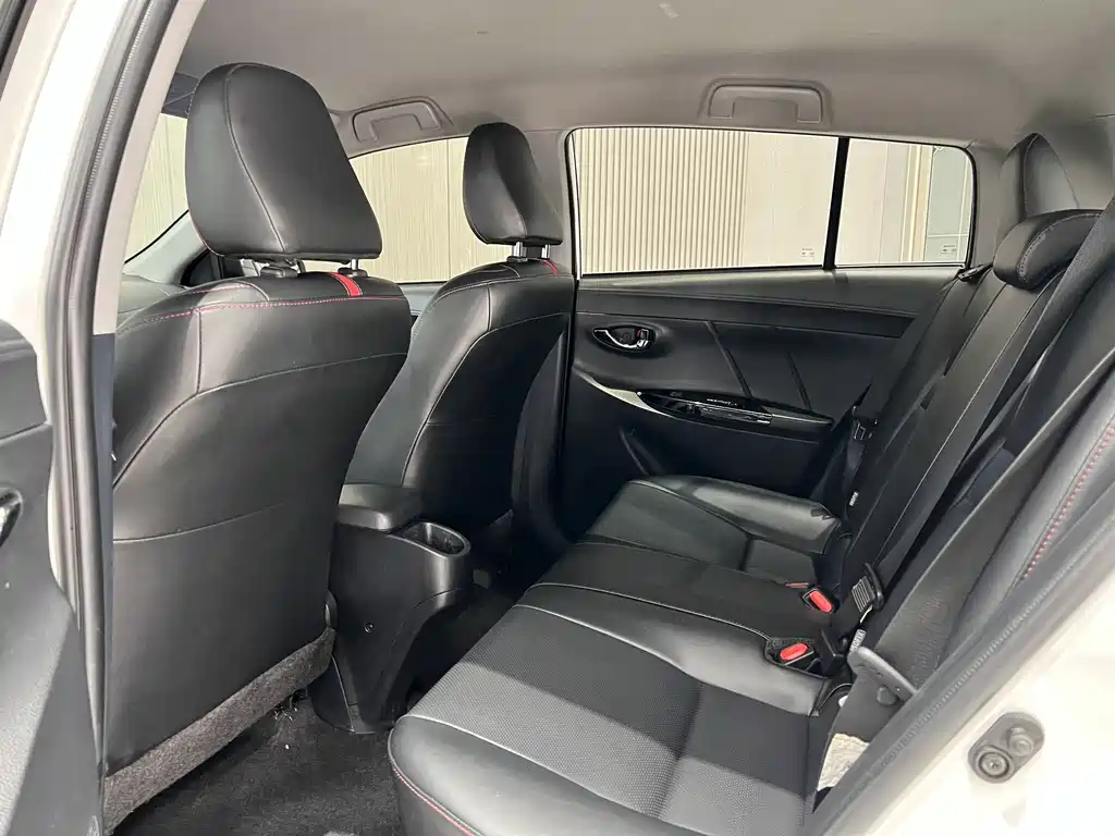 Toyota Yaris L 2022 — фото 5