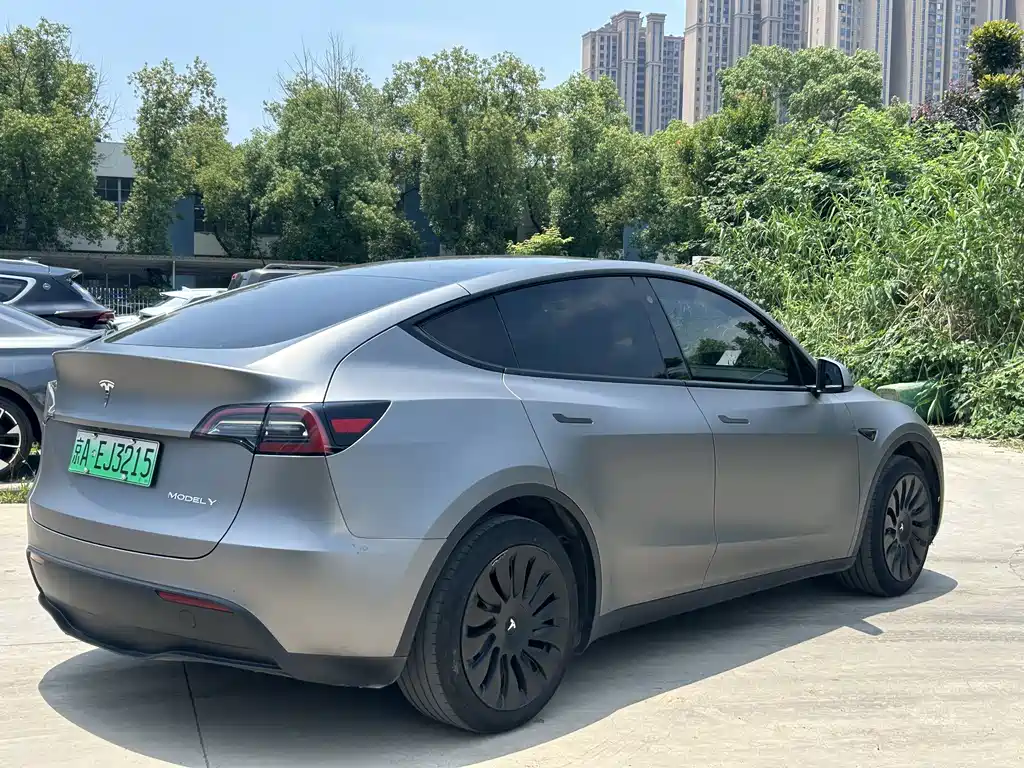 Tesla Model Y 2024 — фото 12