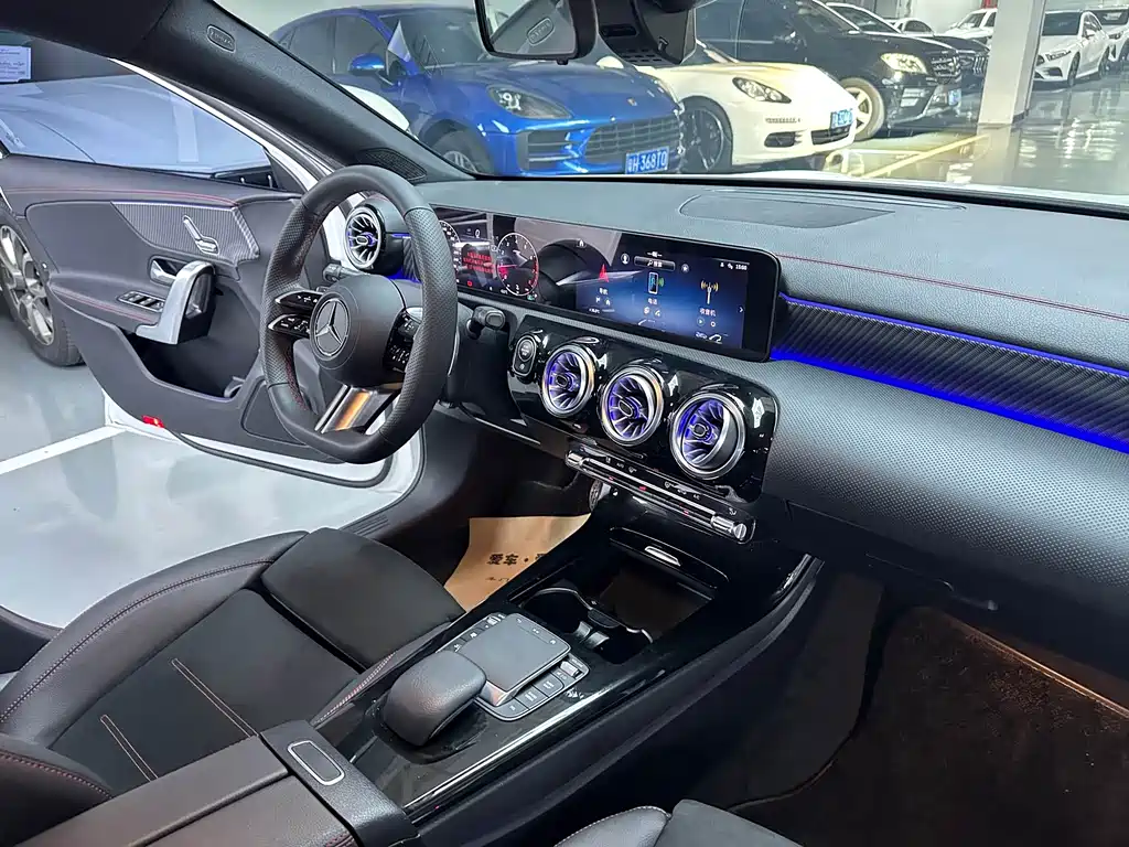 Mercedes-Benz A-Class 2023 — фото 16