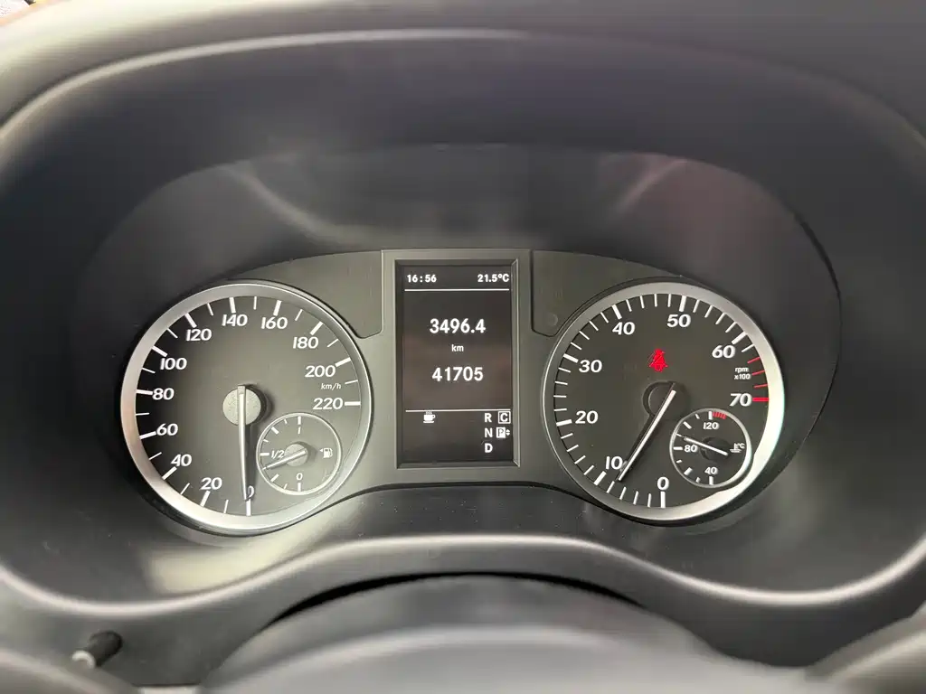 Mercedes-Benz Vito 2018 — фото 12