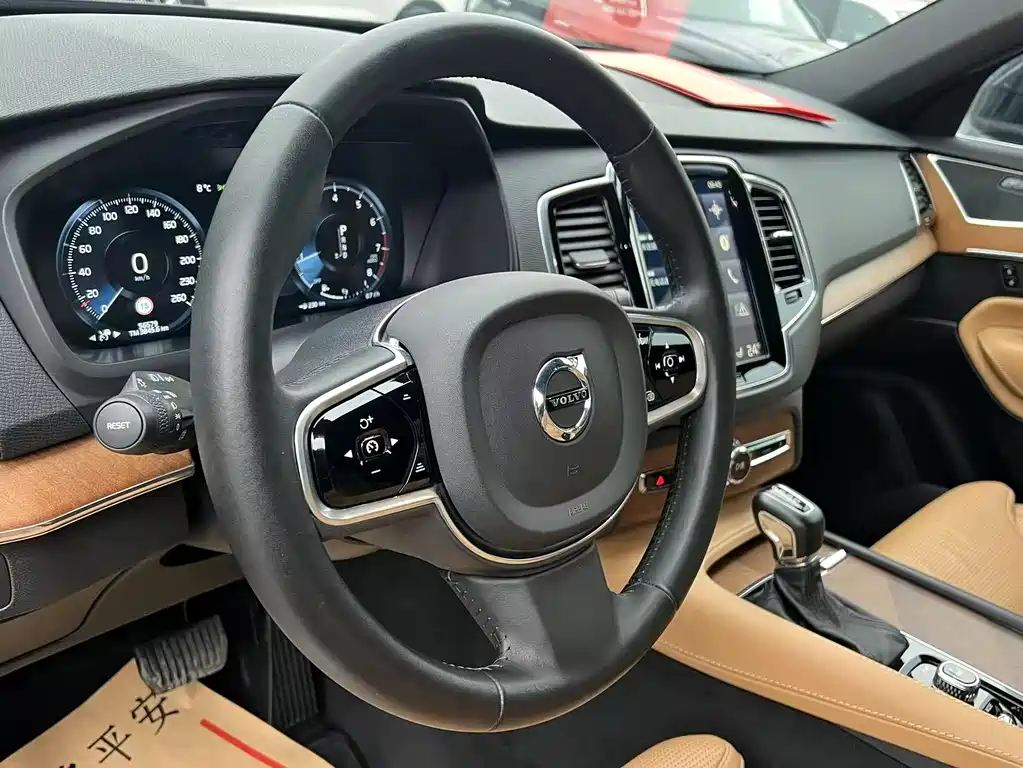 Volvo XC90 2017 — фото 17