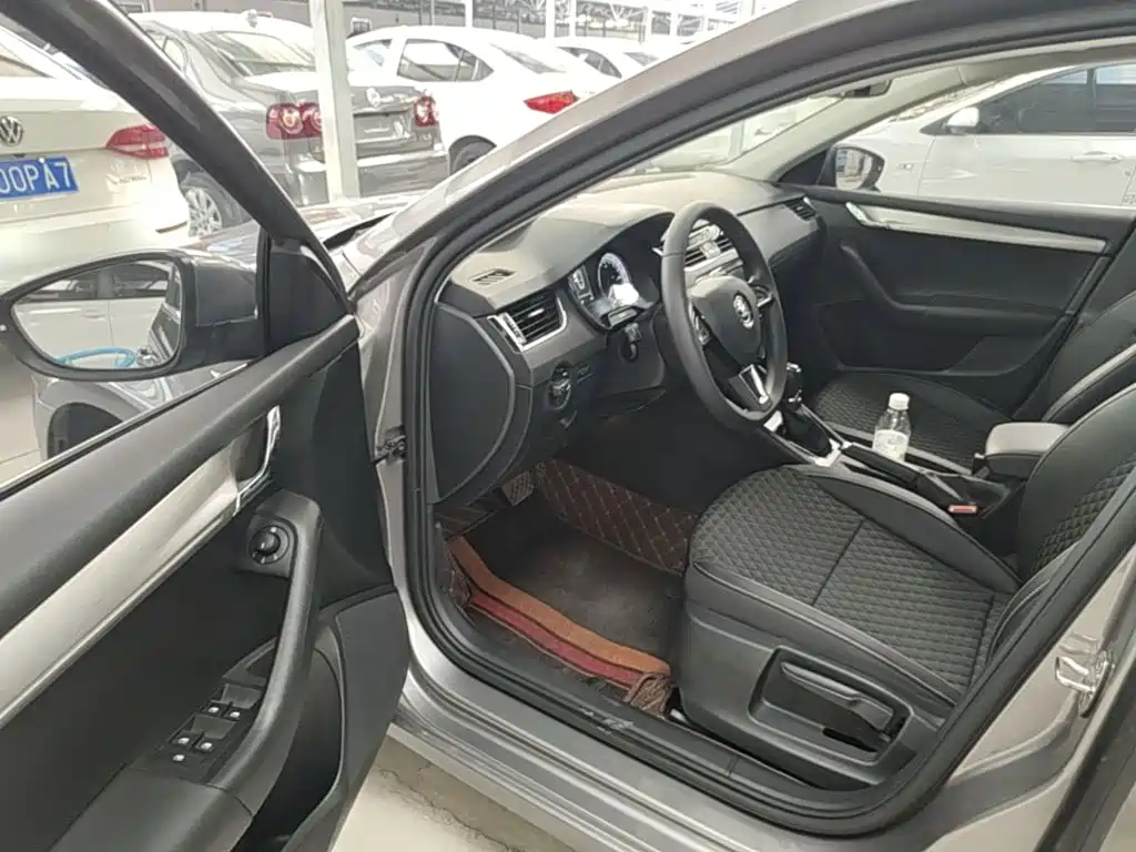 Skoda Octavia 2018 — фото 16