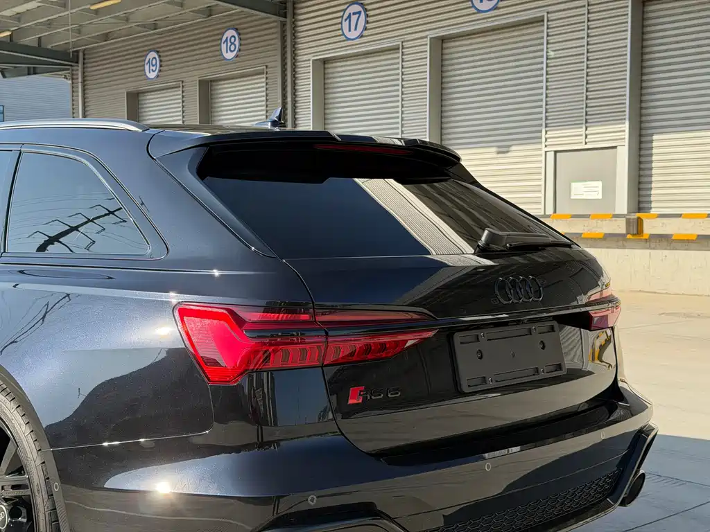 Audi RS 6 2022 — фото 19