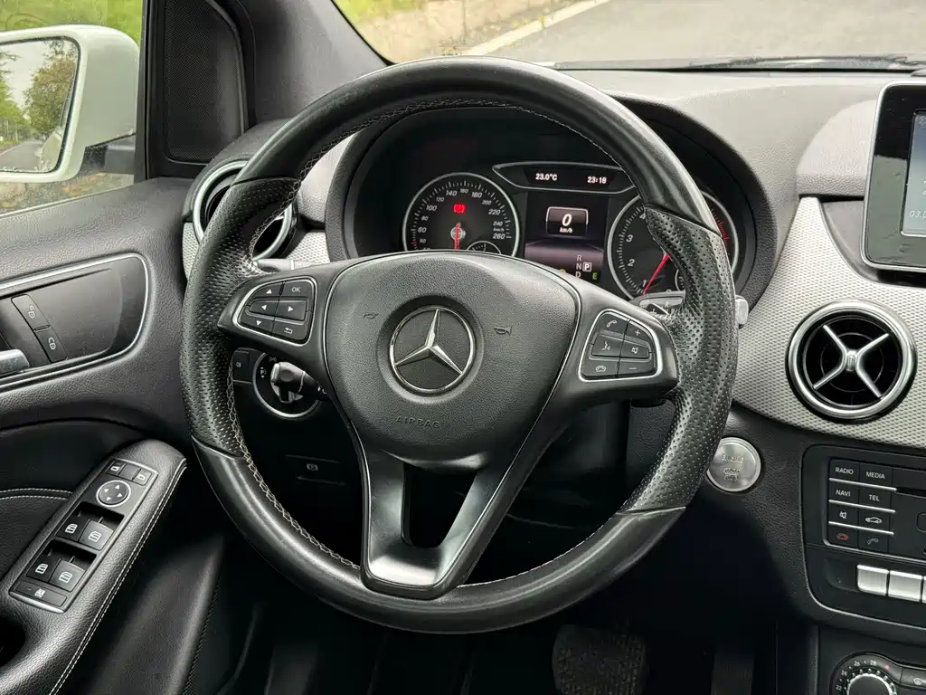 Mercedes-Benz B-Class 2016 — фото 8