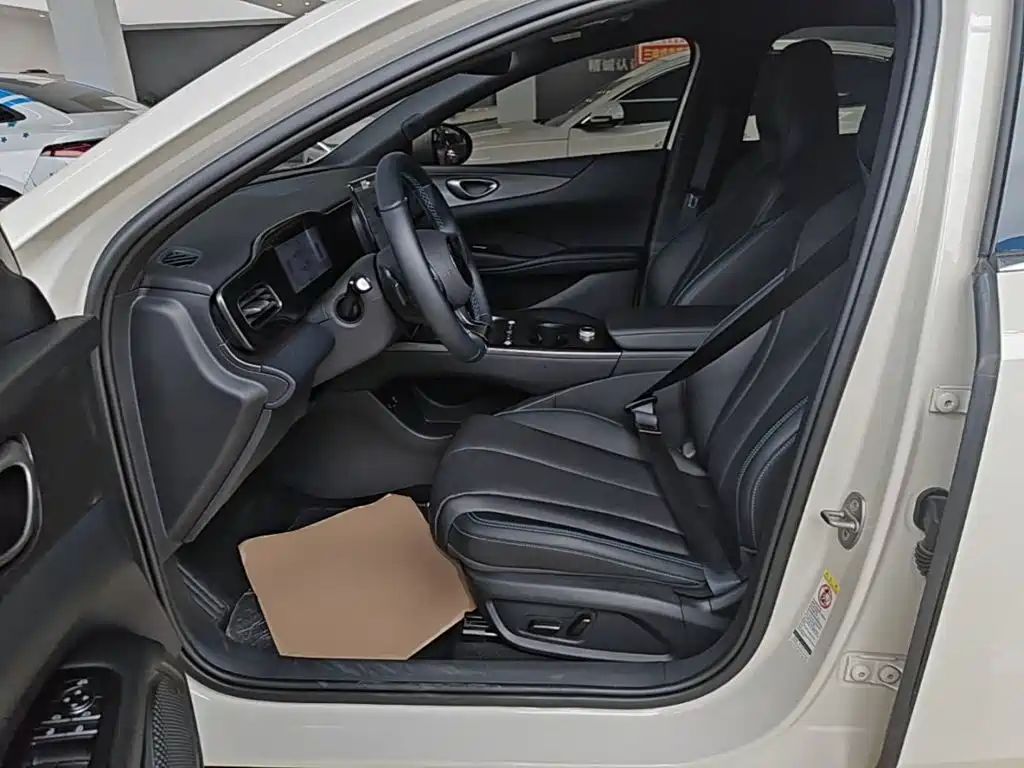BYD Seal 06 2025 — фото 15