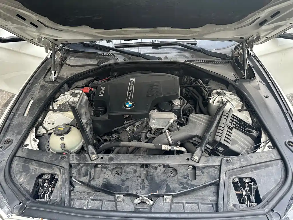 BMW 5 Series 2015 — фото 14