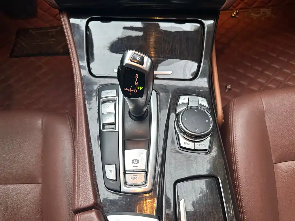 BMW 5 Series 2016 — фото 27