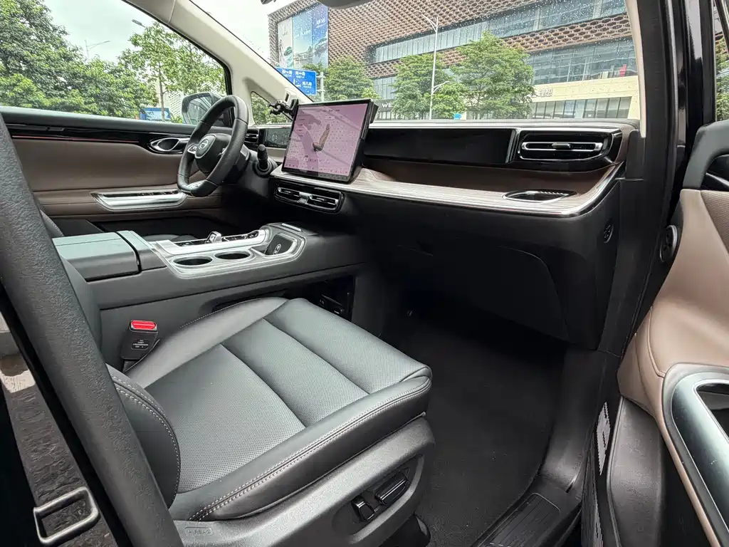 GAC Trumpchi E8 PHEV 2024 — фото 8