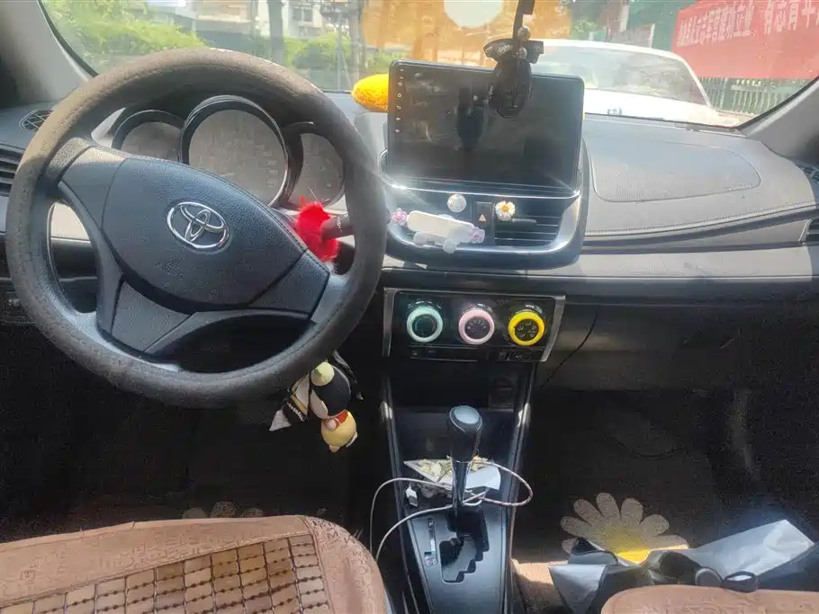Toyota Yaris L 2021 — фото 12
