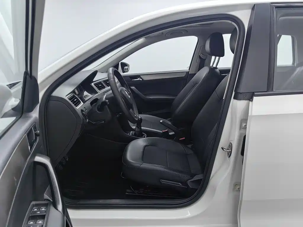 Skoda Rapid Spaceback 2015 — фото 10