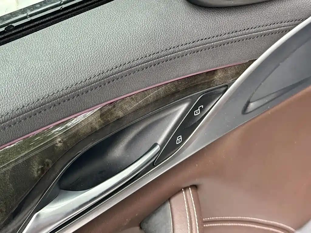 BMW 5 Series 2018 — фото 13