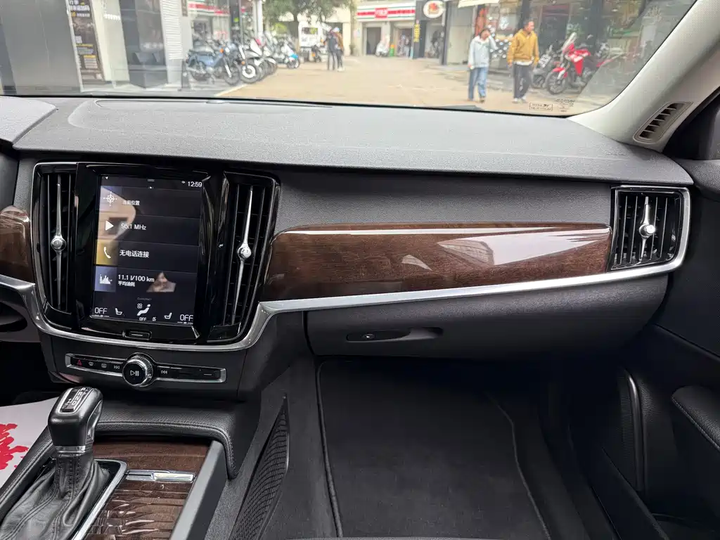 Volvo S90 2018 — фото 16