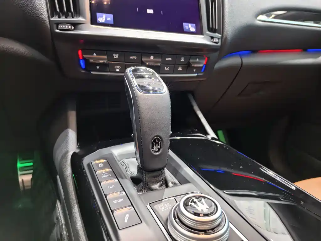 Maserati Levante 2022 — фото 11