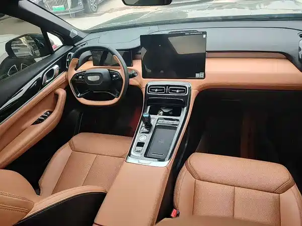 Geely Boyue L 2025