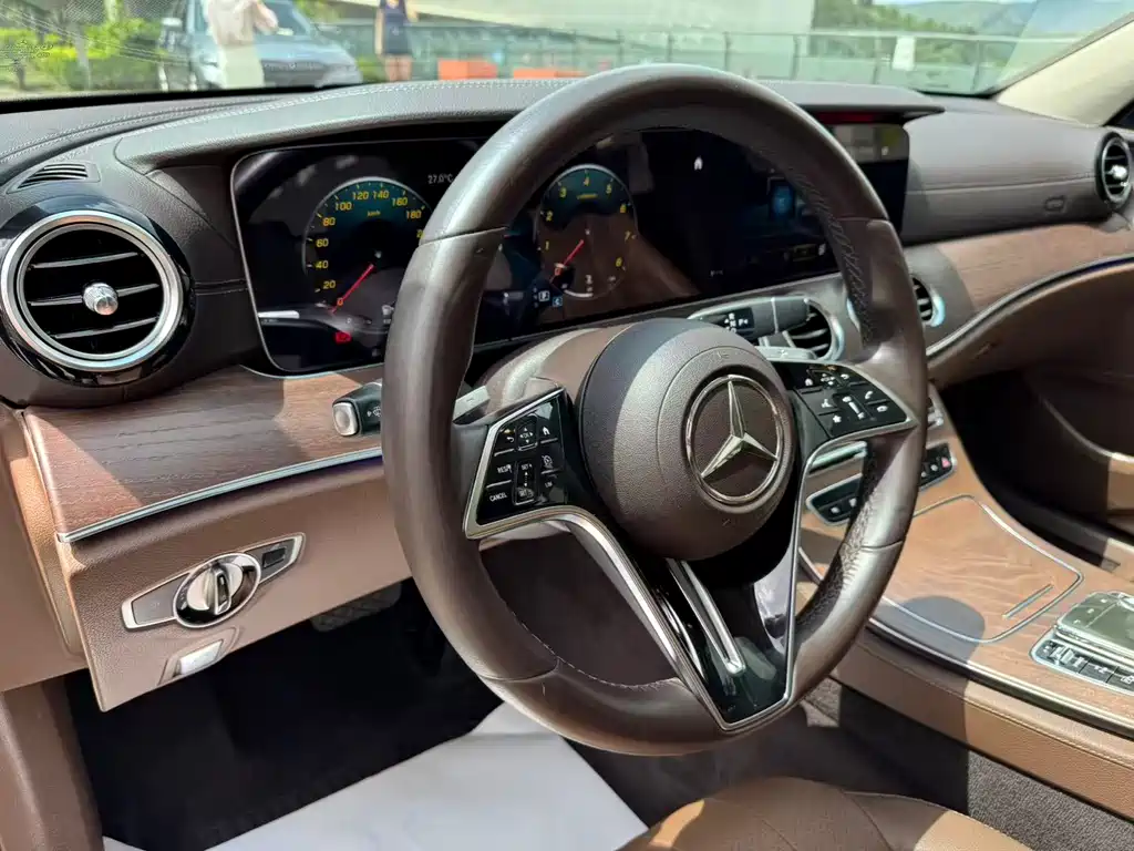 Mercedes-Benz E-Class 2021 — фото 20