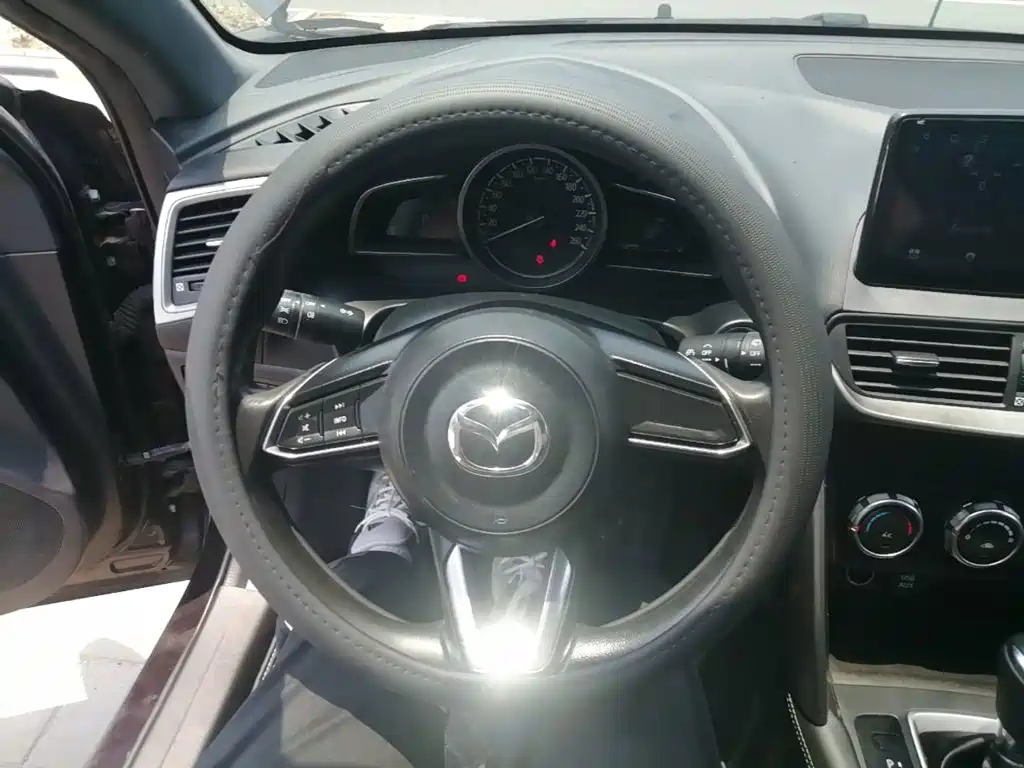 Mazda CX-4 2018 — фото 11