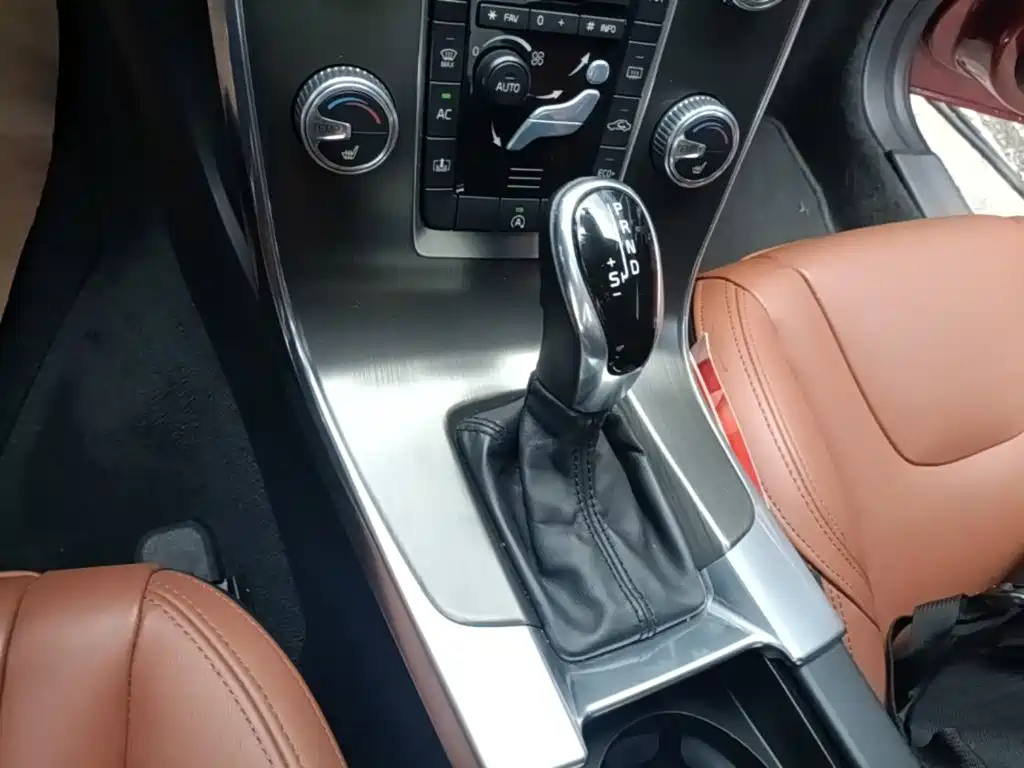 Volvo S60 2015 — фото 14