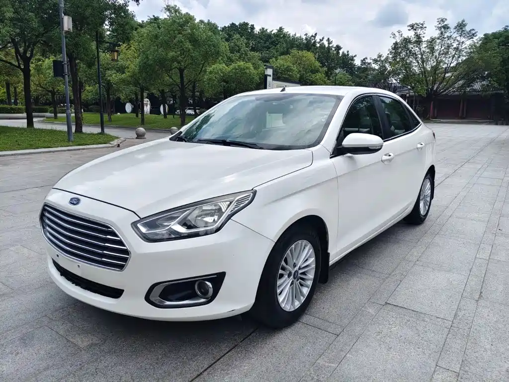 Ford Escort 2015 — фото 1